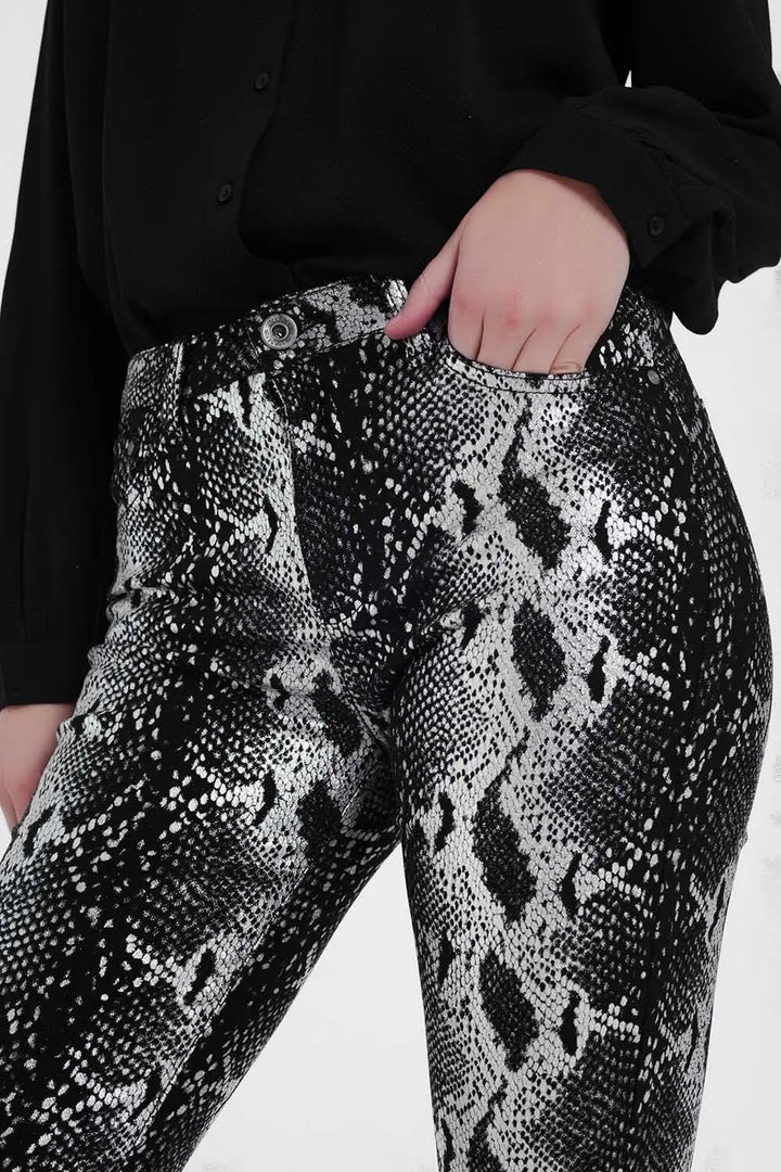 Glossy Black Stretchable Fashion-Forward Slim Pants Erin Theia