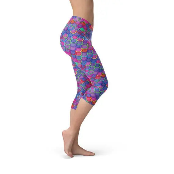 Enchanting Mermaid-Themed Women's Capri Leggings in Lavender and Coral Maroon Sooty