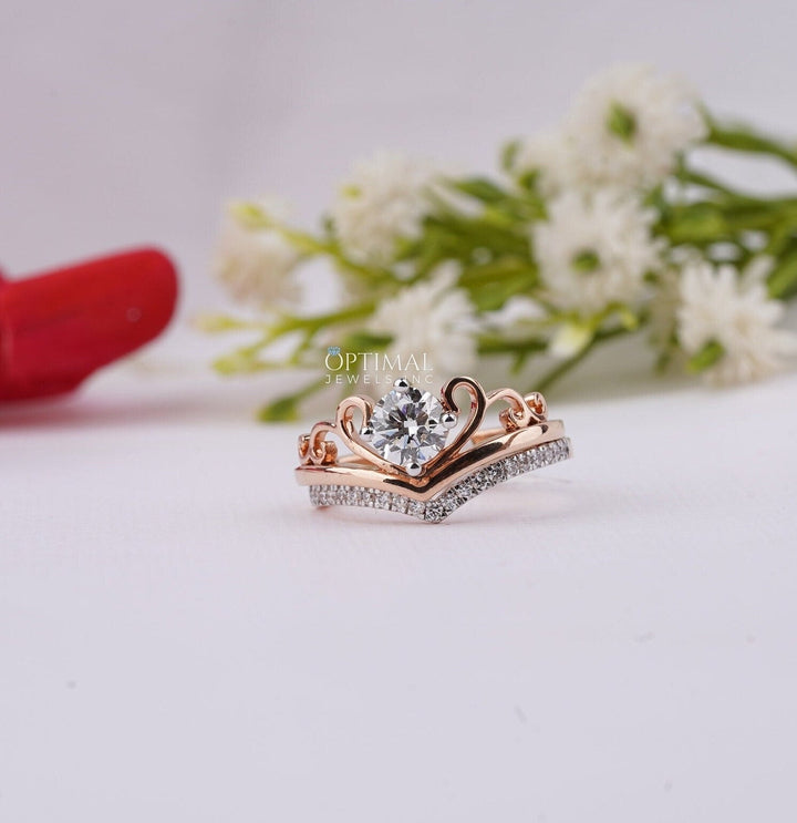 Charming Tiara Style Engagement Ring 0.96 Ctw Round Cut Lab Created Carmine Poppy